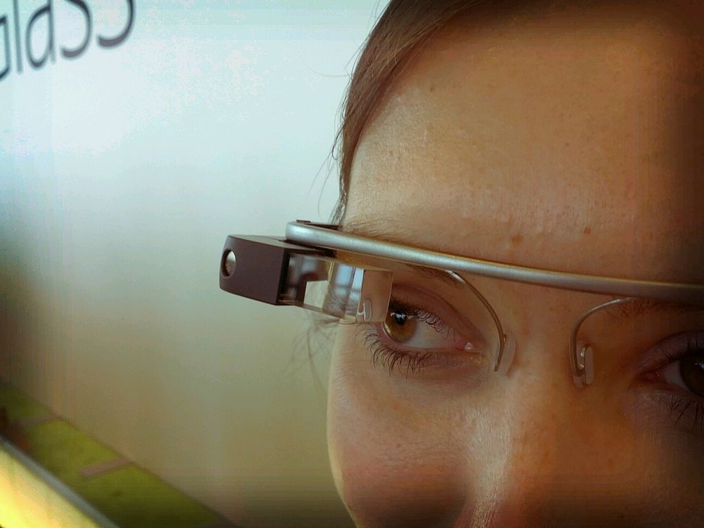 1024px-Google_Glass_detail